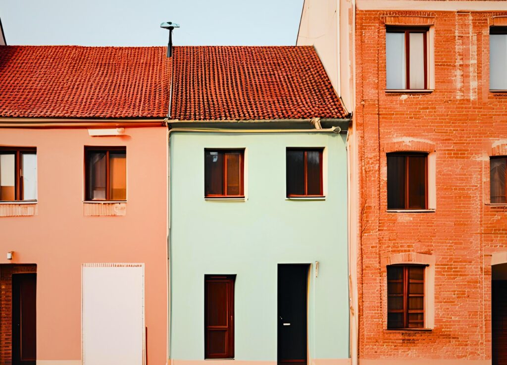 Shtëpitë tradicionale me beton dhe tulla